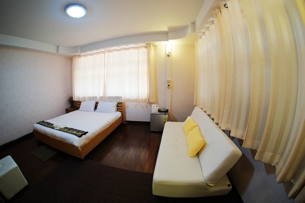 נאן Baan Issara Boutique Hotel מראה חיצוני תמונה